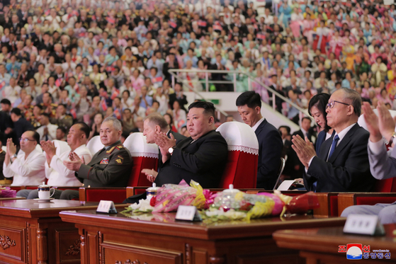 Seated from right: Russian Defense Minister Sergei Shoigu, North Korean leader Kim Jong-un and Chinese Communist Party Politburo member Li Hongzhong watch a performance celebrating the end of the 1950-53 Korean War in Pyongyang that began at midnight Thursday. [YONHAP]