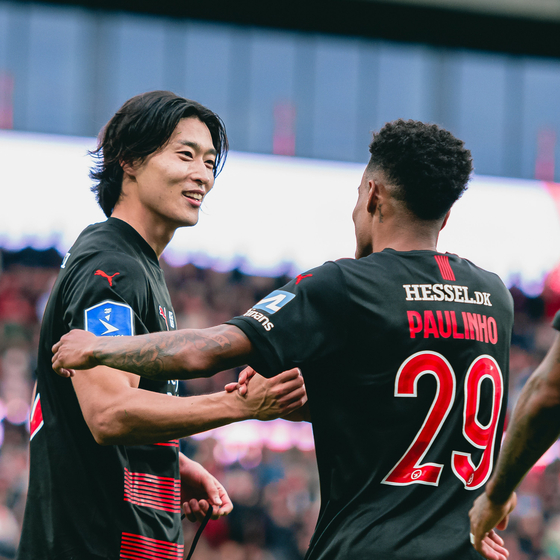 FC Midtjylland's Cho Gue-sung talks to teammate Paulinho during a Europa Conference League qualifier against Luxembourg side Progres at MCH Arena in Herning, Denmark in a photo released by the club on Wednesday. Midtjylland won the first leg 2-0 with Cho starting and playing the first half.  [SCREEN CAPTURE]