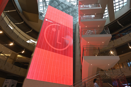 LG Electronics introduced its rebranded logo at electronic displays at the IFC Mall in Yeouido, western Seoul, on May 10. [NEWS1]