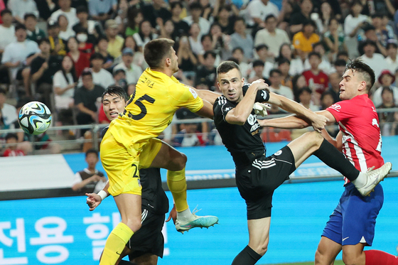 Anton Kryvotsyuk heads in Team K League's first game in a Coupang Play Series clash with Atletico Madrid at Seoul World Cup Stadium in western Seoul on Thursday.  [YONHAP]