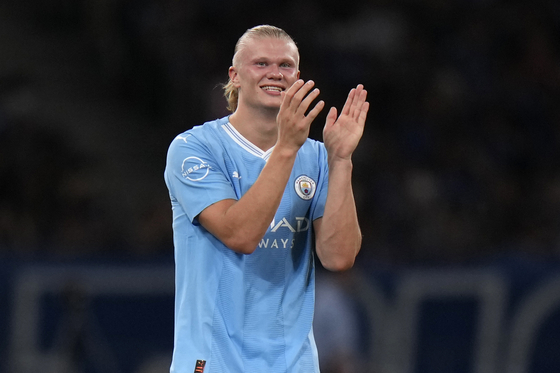 Manchester City's Erling Haaland celebrates after beating Yokohama F. Marinos in a friendly match in Tokyo, Japan on Sunday. [AP/YONHAP]