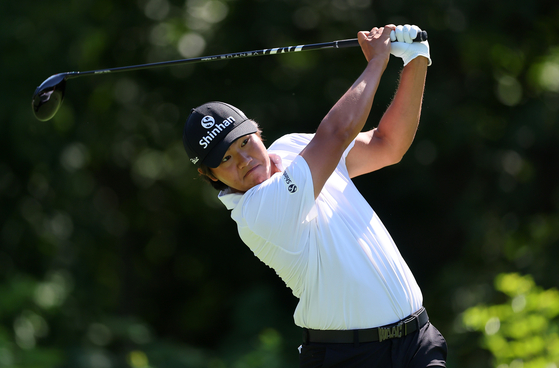 Kim Seong-hyeon plays his shot from the second tee during the second round of the John Deere Classic at TPC Deere Run on July 7 in Silvis, Illinois. [GETTY IMAGES]