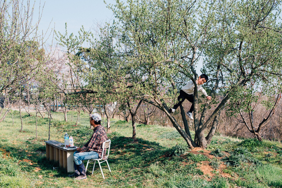Farmer Jeong Kwang-ha, left, and his son Won-ho at Flowerraining Farm in Nonsan, South Chungcheong. Siu describes them as "some of my closest friends" who taught her "how kindness and compassion help us grow into the people around us." [YOLANTA SIU]
