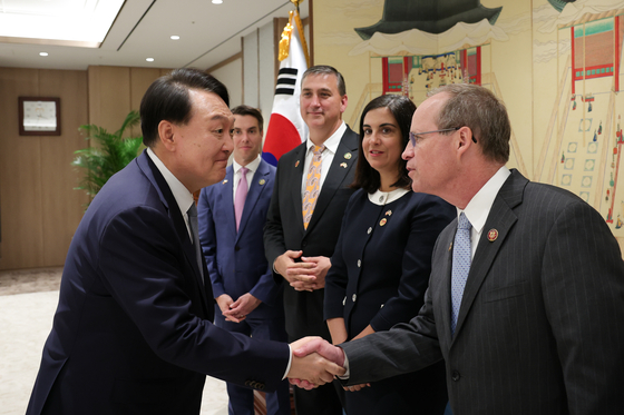 President Yoon Suk Yeol, left, meets with delegates from the U.S. House of Representatives at his office in Yongsan, Seoul, on Monday. [PRESIDENTIAL OFFICE]