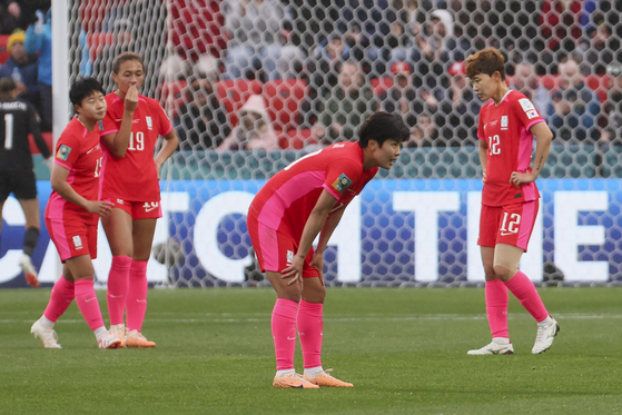 From left: Korea's Chun Ga-ram, Casey Phair, Ji So-yun and Moon Mi-ra react after the final whistle of a Women's World Cup Group H match between Korea and Morocco in Hindmarsh, Australia on Sunday.  [AP/YONHAP]