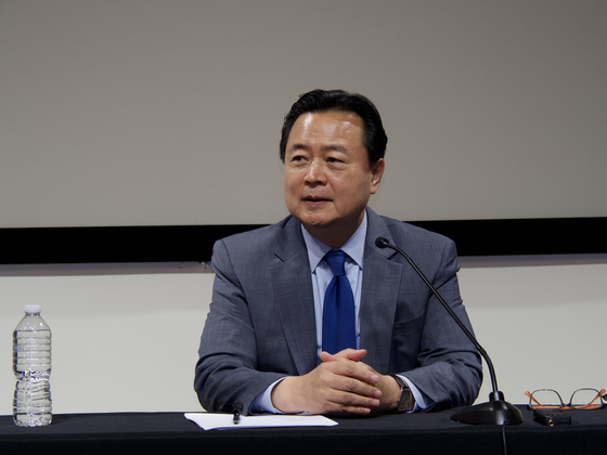 Korean Ambassador to the United States Cho Hyun-dong speaks with the press in Washington on Monday. [YONHAP] 