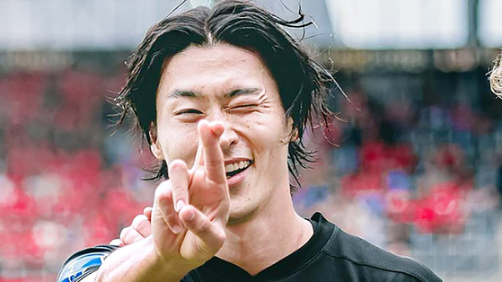 FC Midtjylland's Cho Gue-sung celebrates after scoring a goal against Sikleborg in the Danish Superliga on Sunday in a photo shared by the club on Instagram.  [SCREEN CAPTURE]