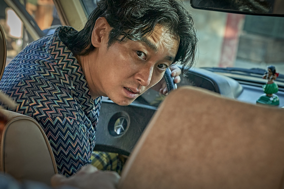 Ju Ji-hoon stars as Pan-soo, a Korean taxi driver who has lived in Lebanon for years and helps Ha Jung-woo's character Min-joon deliver a ransom to save a kidnapped diplomat [SHOWBOX]