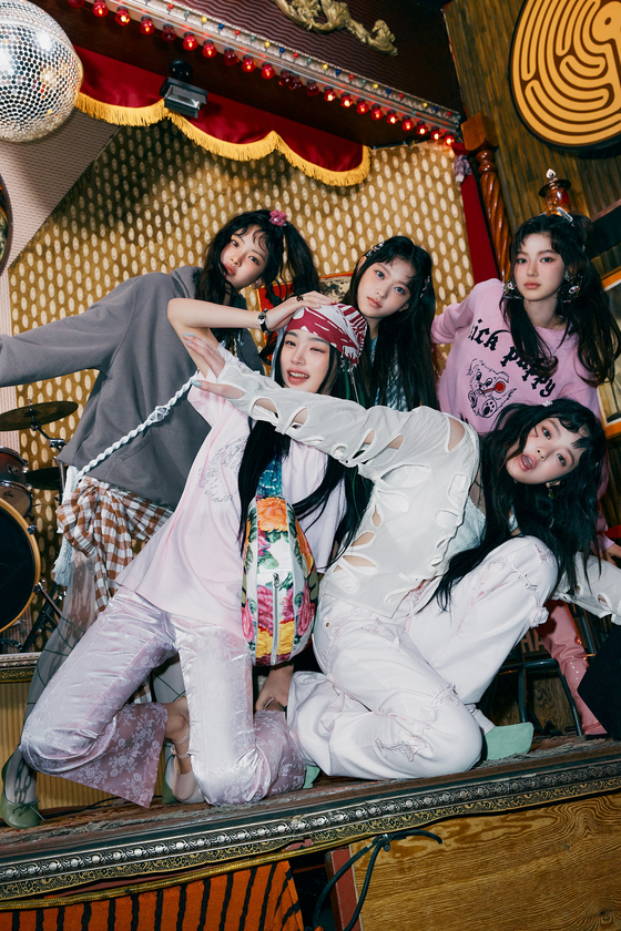 NewJeans' “Get Up” Becomes 1st K-Pop Girl Group Album To Chart In Top 20 Of  Billboard 200 For 4 Weeks