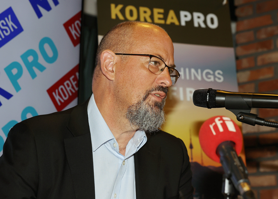Eric Penton-Voak, a former British coordinator on the United Nations Panel of Experts on North Korea, speaks at a press briefing hosted by media outlet NK Pro in Jung District, central Seoul, on Friday morning. [YONHAP]