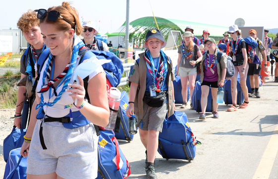 British scouts leave the Saemangeum campsite of the 25th World Scout Jamboree in Buan County, North Jeolla, on Sunday. [YONHAP]