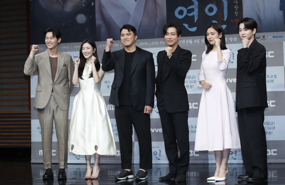 From left, actors Lee Hak-joo, Lee Da-in, producer Kim Sung-yong, actors Namkoong Min, Ahn Eun-jin and Kim Yun-woo pose for a photo during a press conference for ″My Dearest″ at MBC Hall in Mapo District, western Seoul on Friday. [NEWS1] 