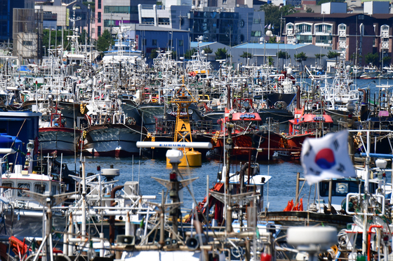 Fishing boats are anchored in a port in Pohang Sunday afternoon, amid news that Typhoon Khanun shifted its projected trajectory and is forecast to hit Korea's southeastern coast over Wednesday and Thursday. [NEWS1]