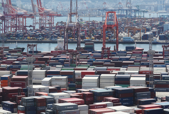 Containers stacked up at a port in Busan on Aug. 1. [NEWS1]