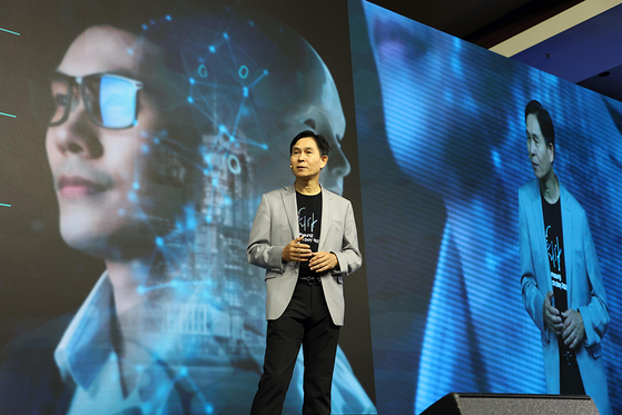 Park Yong-in, president of Samsung's System LSI Business, makes a presentation at Samsung Tech Day 2022 in Silicon Valley. [SAMSUNG ELECTRONICS]