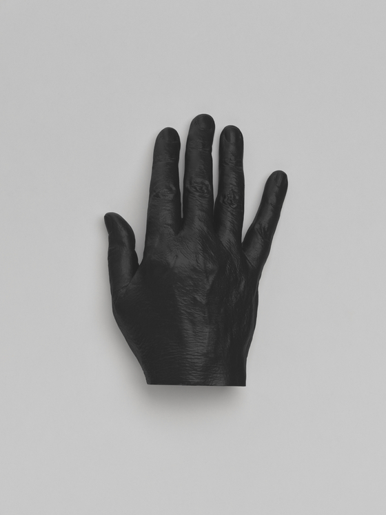 ″Hand″ (2020) by Katharina Fritsch [WHITE CUBE]