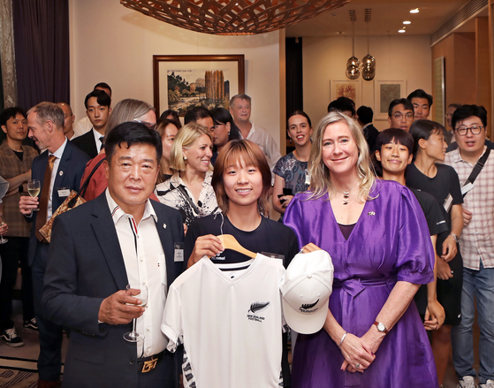 From right, Dawn Bennet, ambassador of New Zealand to Korea; Kim Ha-neul, a student at Seoul Dongsan High School and a member of its women's soccer team; and Lee Seok-jae, vice president of the Korea Football Association, pose after Kim wins a Kiwi uniform in a quiz at a special reception organized by the Embassy of New Zealand in Korea to celebrate FIFA Women’s World Cup 2023, at the diplomatic residence of New Zealand in Seoul on Wednesday. [PARK SANG-MOON]