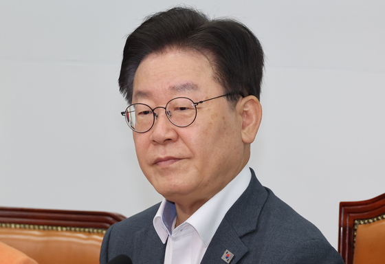 Democratic Party leader Lee Jae-myung at the party's meeting at the National Assembly on Thursday. [YONHAP]
