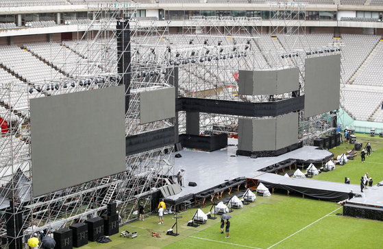 Workers prep the Seoul World Cup Stadium in western Seoul ahead of the ″K-pop Super Live″ concert set to take place on Friday at 7 p.m. [NEWS1]