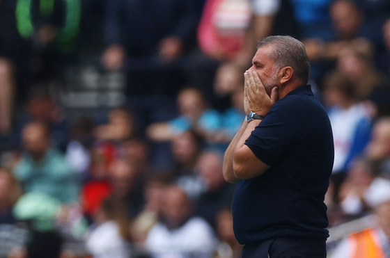 Tottenham Hotspur manager Ange Postecoglou reacts during a friendly against Shakhtar Donetsk at Tottenham Hotspur Stadium in London on Aug. 6.  [REUTERS/YONHAP]