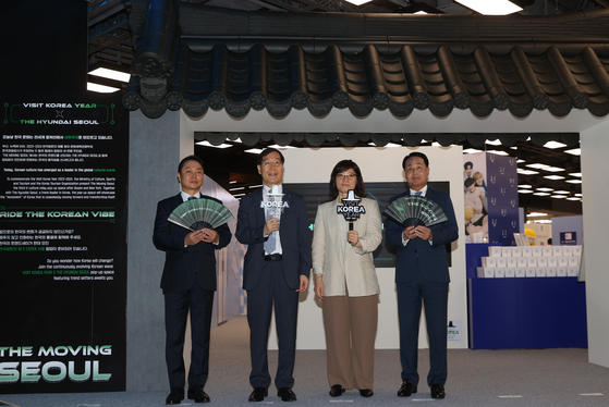 From left: The Hyundai Seoul's senior managing director Kim Chang-sub, the Korea Tourism Organization's CEO Kim Jang-sil, second vice minister of culture, sports and tourism Jang Mi-ran and Hyundai Department Store's CEO Kim Hyung-jong pose during the opening of “K-culture Pop-up″ at The Hyundai Seoul in western Seoul on Thursday. [YONHAP]