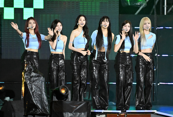 Girl group IVE at the ″K-pop Super Live″ concert held on Friday at the Seoul World Cup Stadium in western Seoul [JOINT PRESS CORPS]