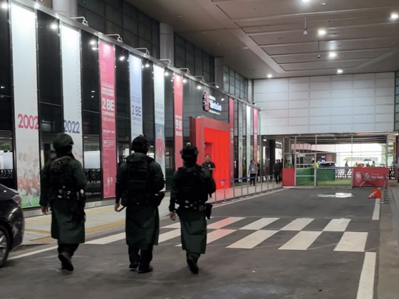 Armed police officers patrol the Seoul World Cup Stadium in western Seoul on Friday afternoon ahead of the "K-pop Super Live" concert, set to begin at 7 p.m. [CHOI YEON-SOO] 