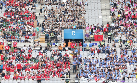 Participants of the 25th World Scout Jamboree fill the seats of the Seoul World Cup Stadium in western Seoul on Friday to take part in Friday's ″K-pop Super Live″ concert set to begin at 7 p.m. [NEWS1]