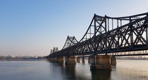 The Sino-Korean Friendship Bridge, which spans the Yalu River and links Sinuiju, North Korea, with Dandong, China, is seen in this photograph taken in April 2014. [YONHAP]