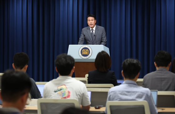 Kim Tae-hyo, the first deputy director of national security, at a press conference on Sunday. [YONHAP]