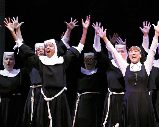 A scene from the international production of the musical "Sister Act" in 2017 [JOONANG PHOTO]