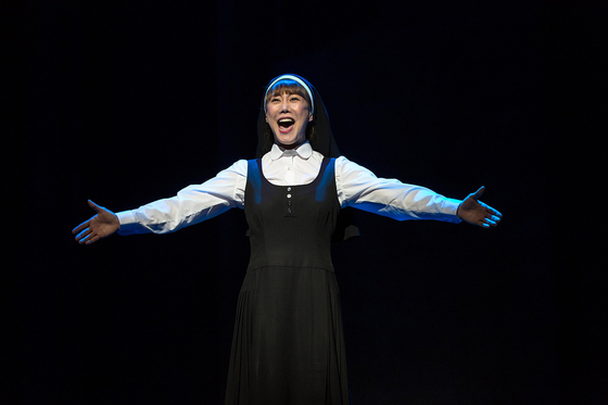 Musical actor Kim So-hyang as Mary Robert during the 2017 international production of "Sister Act," in Yongsan District, central Seoul [EMK MUSICAL COMPANY]