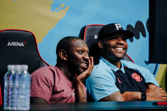 From left: Manchester City ambassadors Shaun Wright-Phillips and Joleon Lescott chat during a gaming event held at Lotte World in southern Seoul on July 28. [GEN. G ESPORTS]