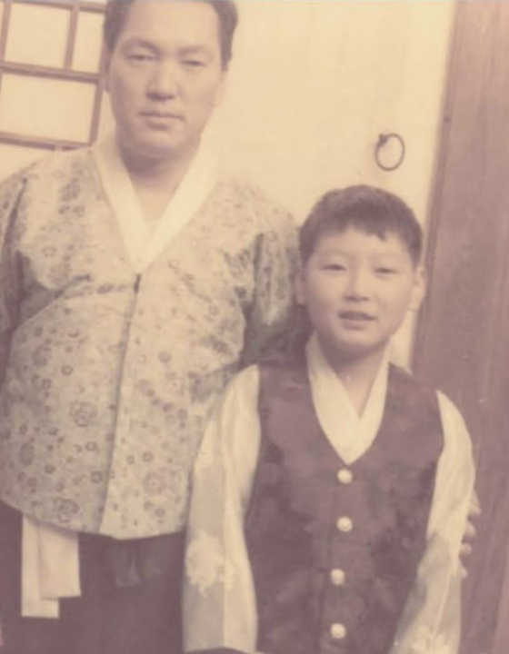 Yoon Ki-jung, left, and a young Yoon Suk Yeol in a photograph taken when the latter was in elementary school. [PRESIDENTIAL OFFICE]