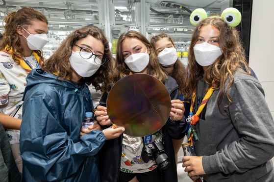 Scouts from North Macedonia participating in the World Scout Jamboree tour SK hynix's memory chip facility in Icheon, Gyeonggi, on Thursday. [SK INC.]