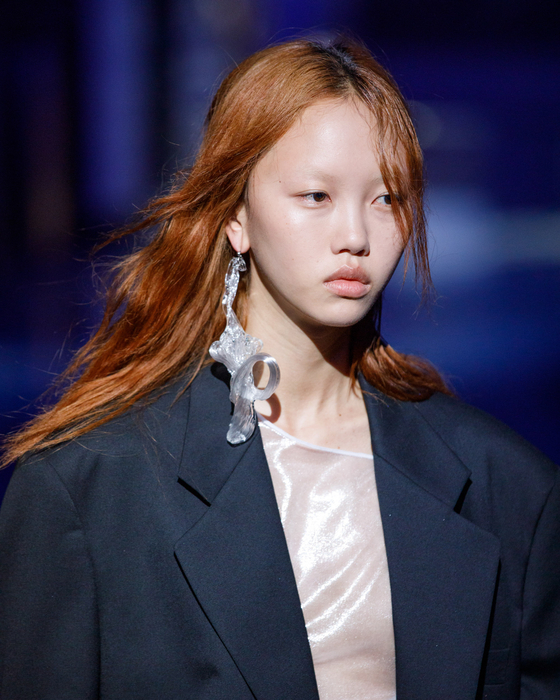 Hayne Park's glass jewelry in her latest collaboration with domestic luxury fashion brand Wooyoungmi in its 2024 Spring/Summer collection, which was showcased in Paris in late June 2023. [GLORYHOLE LIGHT SALES]