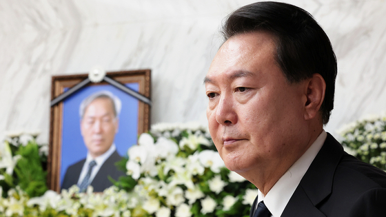 President Yoon Suk Yeol stands in front of a memorial altar for his late father, Yoon Ki-jung, a professor emeritus of Yonsei University, at Severance Hospital in Seodaemun District, western Seoul, Tuesday. [PRESIDENTIAL OFFICE]