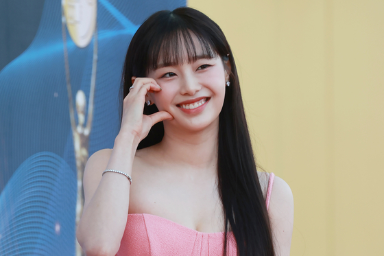 Singer Chuu at the Blue Dragon Series Awards' red carpet event on July 19 [YONHAP]