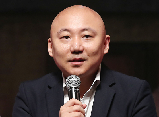 Famous artist Joo Ho-min at an event in 2019. Joo filed a lawsuit, accusing a special need teacher for abusing his son. [YONHAP]