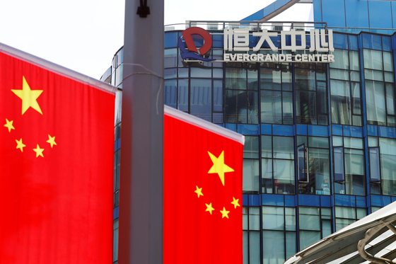 Chinese flags hang in front of the Evergrande Center in Shanghai, China, on Sept. 24, 2021. [REUTERS/YONHAP]
