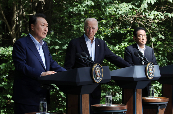 Korean President Yoon Suk Yeol, left, speaks at a joint press conference with U.S. President Joe Biden, center, and Japanese Prime Minister Fumio Kishida after their trilateral summit at Camp David in Maryland on Friday. [JOINT PRESS CORPS]