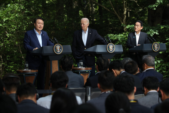 Korean President Yoon Suk Yeol, left, speaks at a joint press conference with U.S. President Joe Biden, center, and Japanese Prime Minister Fumio Kishida after their trilateral summit at Camp David in Maryland on Friday. [JOINT PRESS CORPS] 