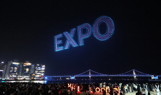 Busan flies 1,500 drones, which is a record number of drones deployed for a drone light show in Korea, displaying Busan's logo for the World Expo 2030 above Gwangalli beach to welcome the enquiry mission delegation from the Bureau International des Expositions and rally support on April 1. [SONG BONG-GEUN] 