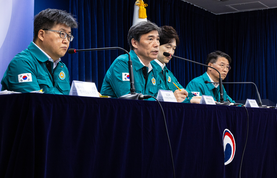 Park Ku-yeon, Deputy Chief of the Office for Government Policy Coordination, second from left, answers question during the daily briefing on Monday at the government complex in Seoul. [YONHAP]