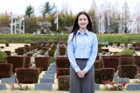 Asia Campbell, 15, is known as the 'granddaughter of the Korean War veterans' as well as the 'little ambassador,' promoting Busan's bid to host the World Expo 2030. [YONHAP]  