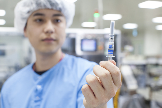 An employee with a syringe of SK bioscience's SKYCellflu influenza vaccine[SK BIOSCIENCE]