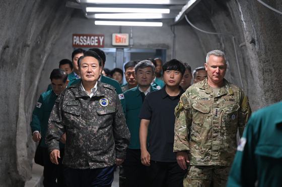 President Yoon Suk Yeol, left, joined by U.S. Forces Korea Commander Gen. Paul LaCamera, right, visits CP Tango, a U.S.-led wartime command bunker complex in Seongnam, Gyeonggi, on Wednesday, to inspect the ongoing Ulchi Freedom Shield joint exercise. [PRESIDENTIAL OFFICE]