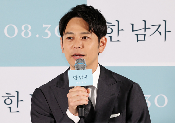Japanese actor Satoshi Tsumabuki speaks during a press conference for the upcoming film ″A Man″ at Lotte Cinema Konkuk University branch in Gwangjin District, eastern Seoul, on Friday. [NEWS1]