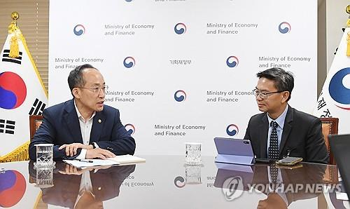 한국, 신용 및 경제 논의를 위해 S&P와 연례 회의 시작