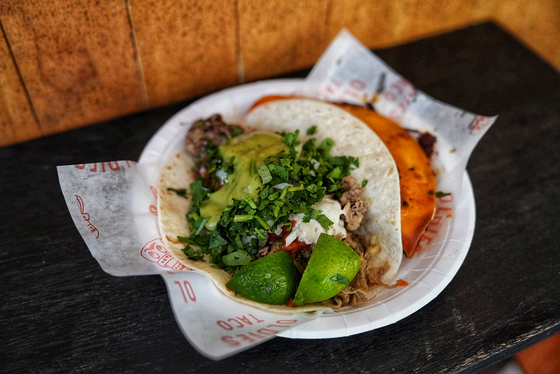 A plate of tacos served at Oldies Taco in Jongno District, central Seoul [JOONGANG PHOTOS]